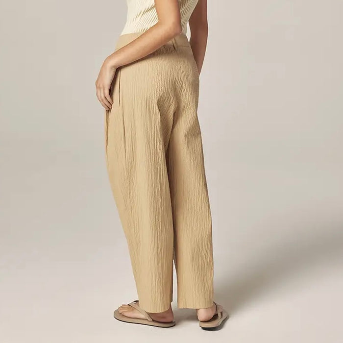 Amente- Textured Pleated Pants