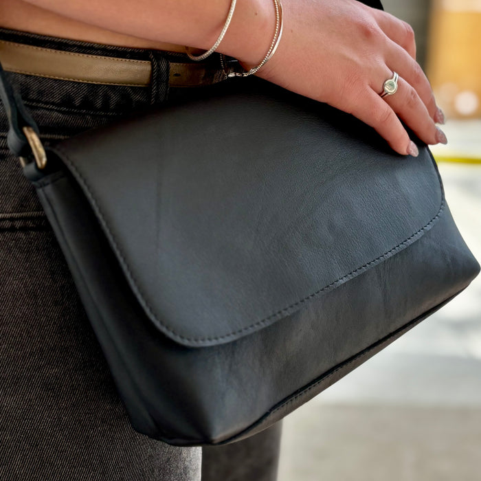 Vintrey Minimalist Leather Purse- Black