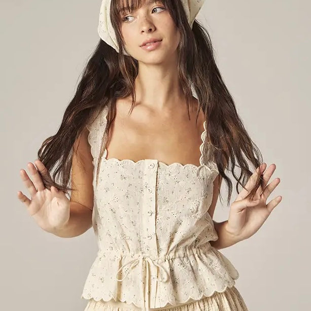 Amente- Scallop Lace Tie Top