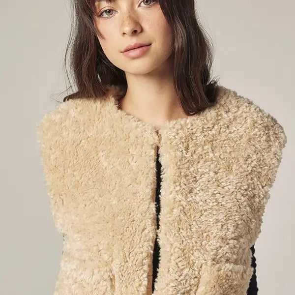 A Mente- Reversible Fur Short Vest