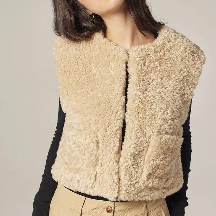 A Mente- Reversible Fur Short Vest