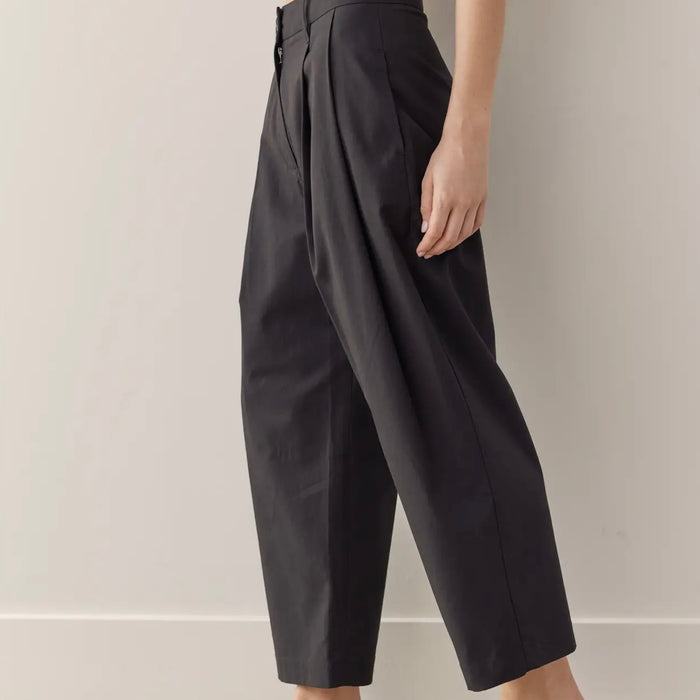 A Mente- Pleated Taped Pants