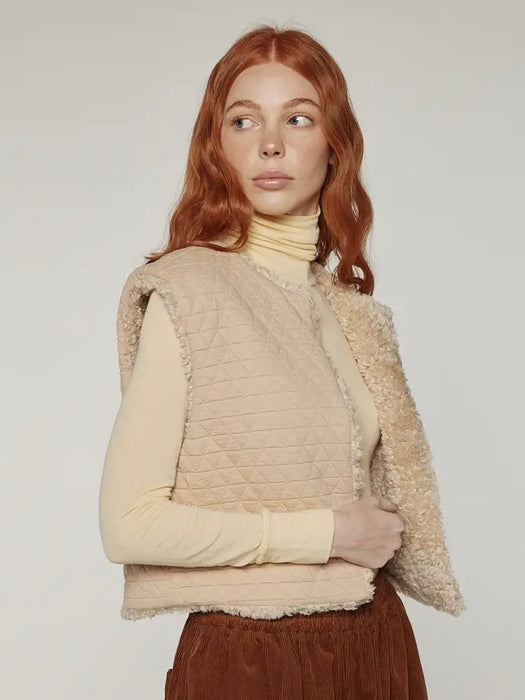A Mente- Reversible Fur Short Vest