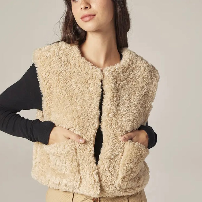A Mente- Reversible Fur Short Vest
