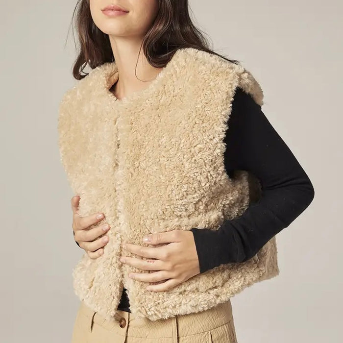 A Mente- Reversible Fur Short Vest